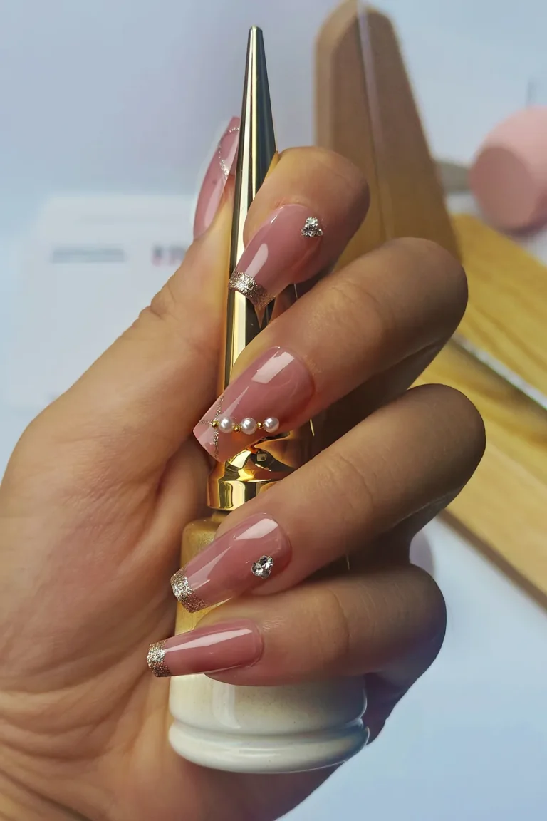 24-adet-kut-takma-tirnak-seti-orta-uzunlukta-tasli-protez-gorunumlu-dz519-1