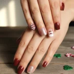 24-adet-yilbasi-desenli-kirmizi-kisa-takma-tirnak-seti-r618