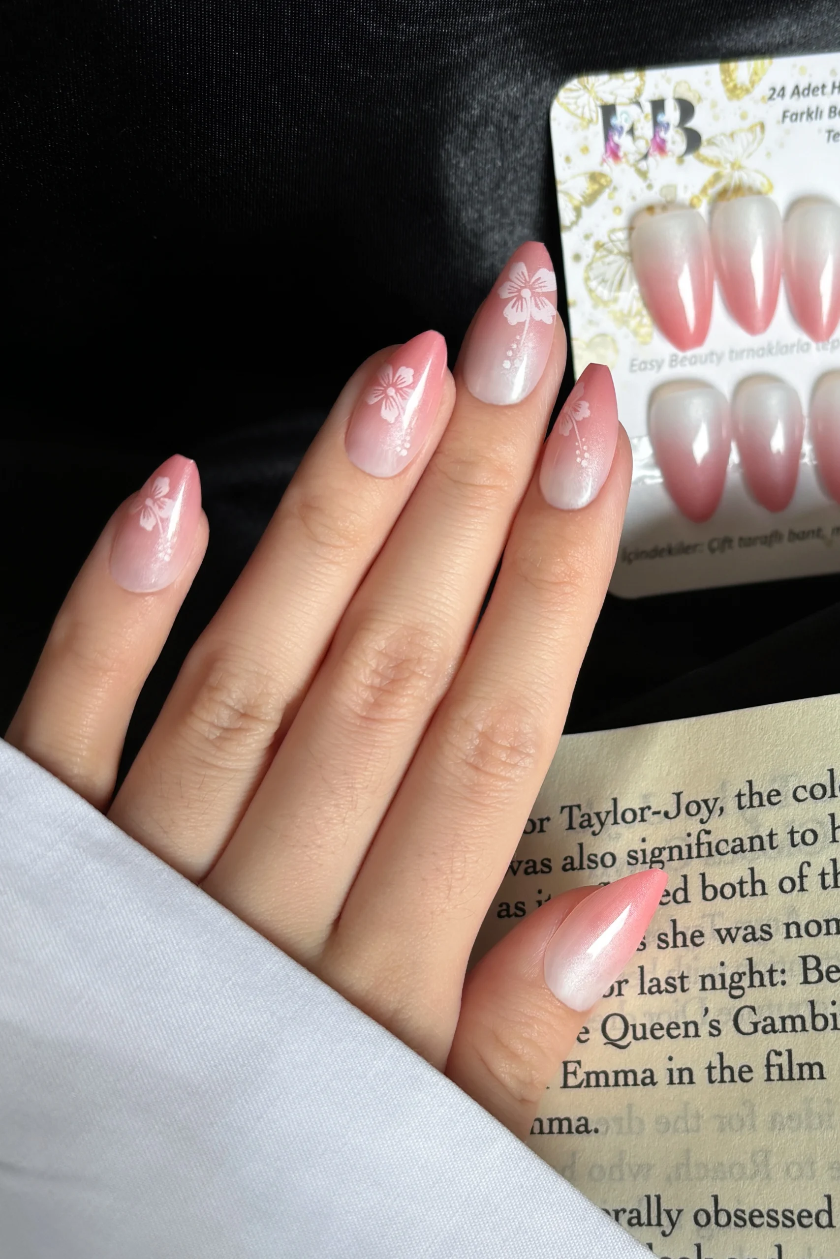 W1802-1_takma_tırnak_24adet_ Kısa Badem 24 Adet Çiçek Desenli Takma Tırnak Seti W1802 - Görsel 1