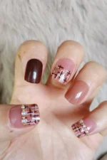 Kısa Takma Tırnak Seti Desenli 24'lü. Saklama Kutulu Yapıştırıcı ve Aksesuarları Hediye Z442 - Görsel 2