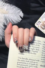 Kısa Takma Tırnak 24 Adet Kelebek Charm Taşlı Takma Tırnak Seti Z655 - Görsel 4