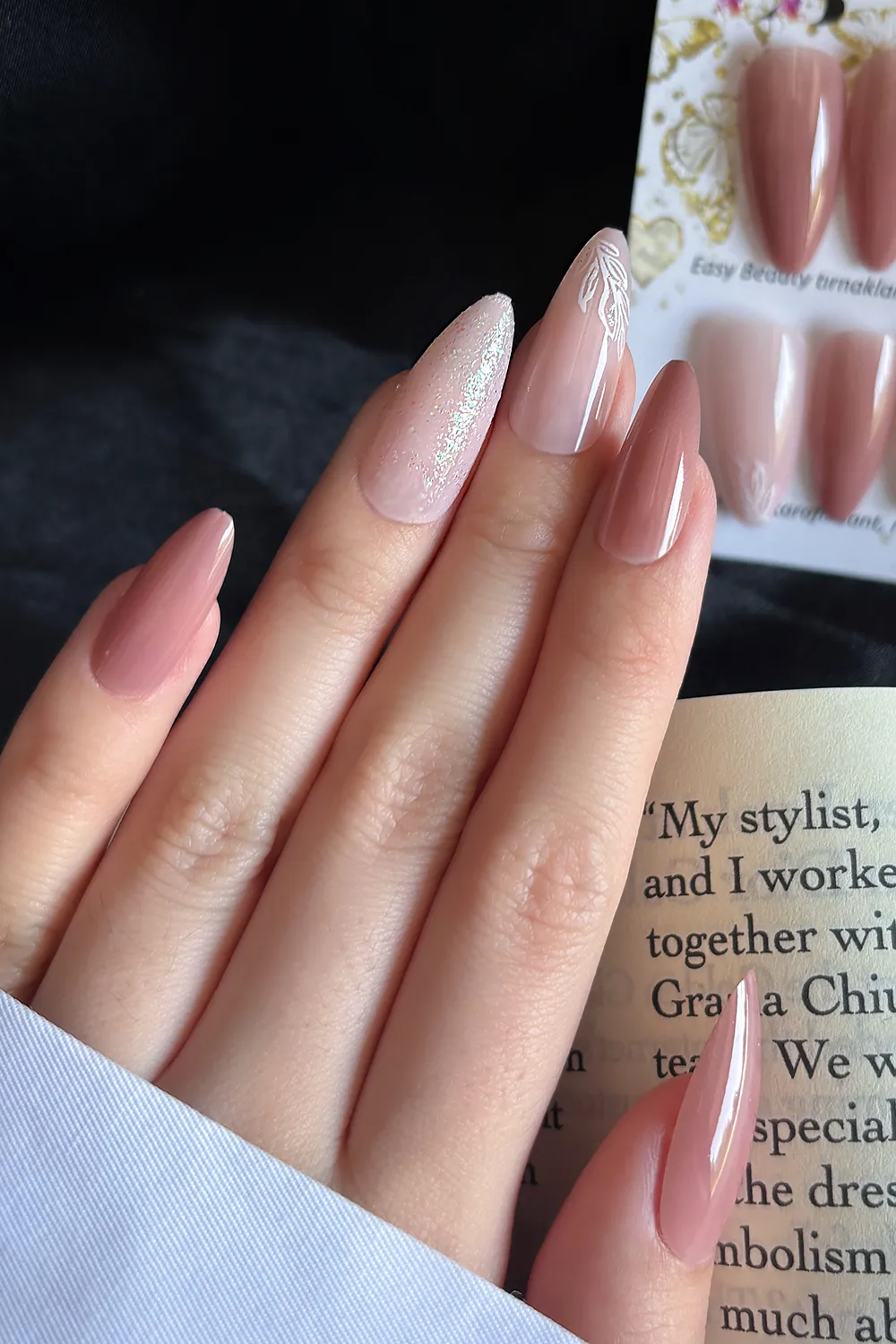 badem-tirnak-kirmizi-ve-pembe-orta-uzunlukta-24-adet-takma-tirnak-seti-w1511 badem-tirnak-kirmizi-ve-pembe-orta-uzunlukta-24-adet-takma-tirnak-seti-w1511