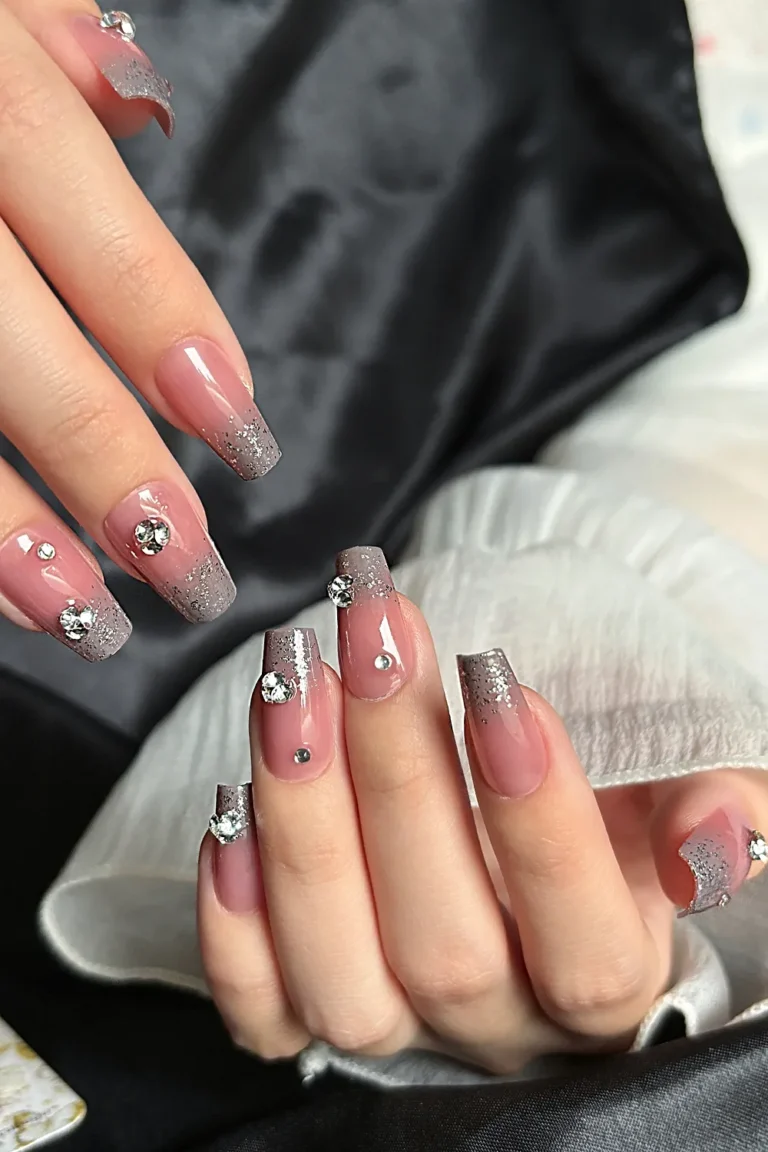 desenli-takma-tirnak-seti-24'lu.-kut-tirnak-yapistirici-ve-aksesuarlari-hediye-z681