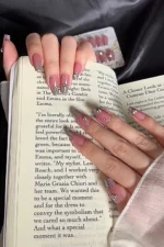 Desenli Takma Tırnak Seti 24'lü. Küt Tırnak Yapıştırıcı Ve Aksesuarları Hediye Z681 - Görsel 4