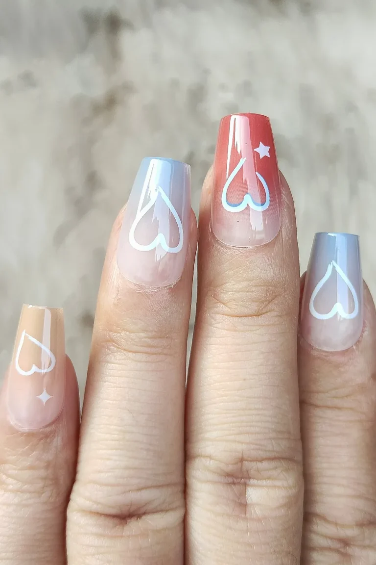 kisa-takma-tirnak-seti-24'lu-renkli-kalpler-desenli.-kut-takma-tirnak-r783