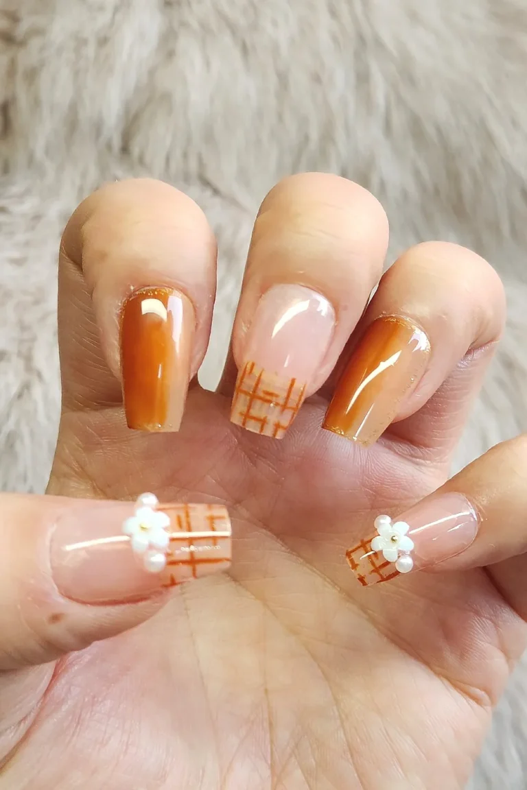 kut-takma-tirnak-seti-24'lu.-yeni-model-2024-karamel-renk-takma-tirnak-aksesuarlari-hediye-z445