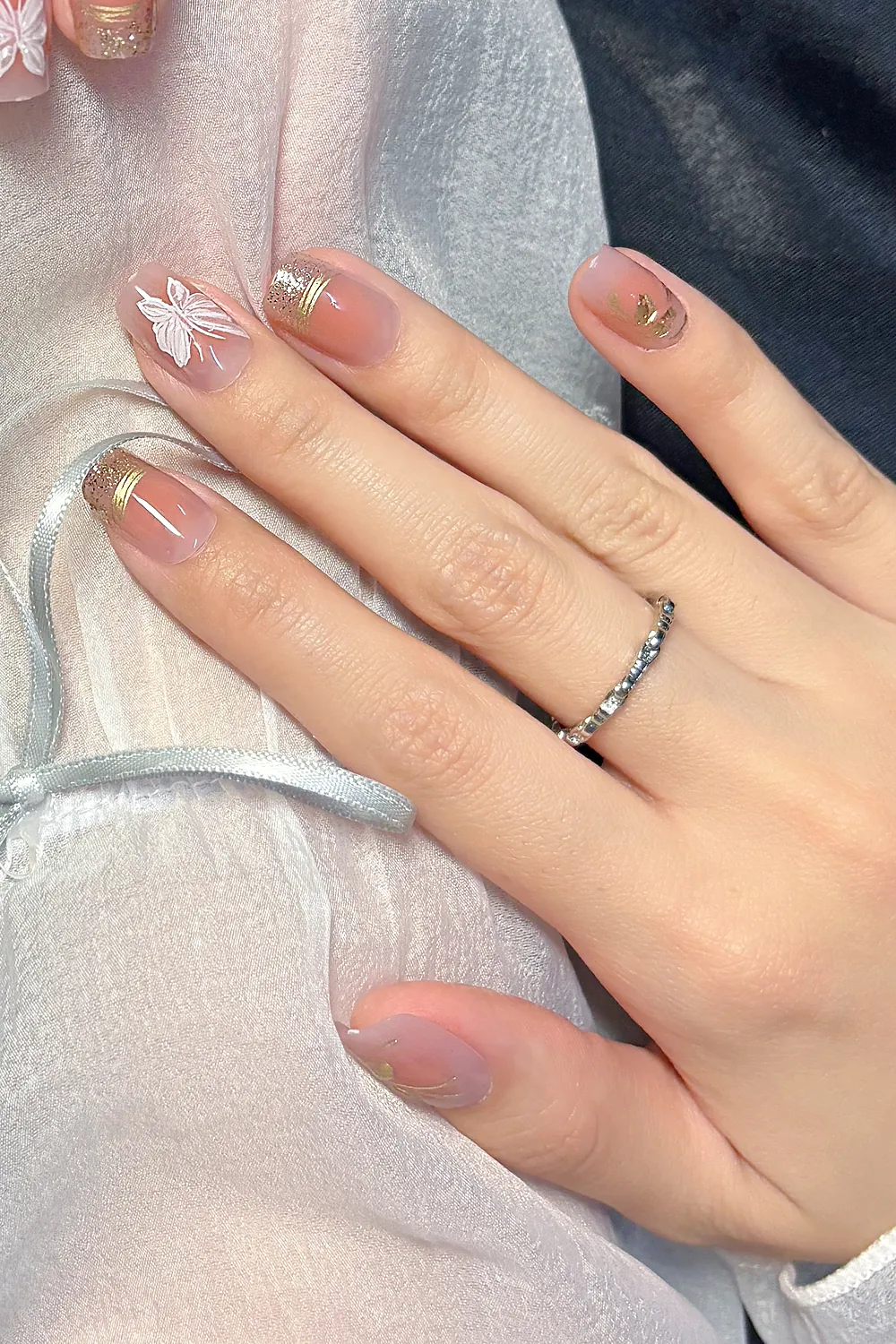 medium-beden-kisa-kut-altin-kabartmali-10-adet-takma-tirnak-seti-t102-1 Kısa Küt Altın Kabartmalı 10 Adet Takma Tırnak Seti T102 - Görsel 1