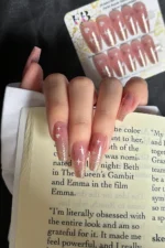 Orta Küt 24 Adet Takma Tırnak Seti Simli ve Yıldızlı Tırnak R737 - Görsel 2